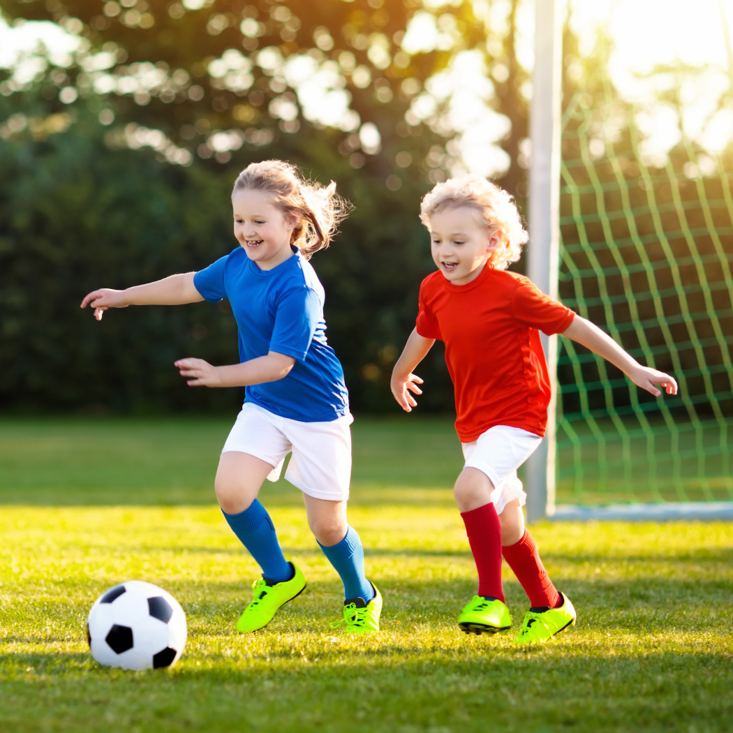 Jaki strój na wf dla dziecka? Podpowiadamy, jak skompletować odpowiedni ubiór na zajęcia sportowe